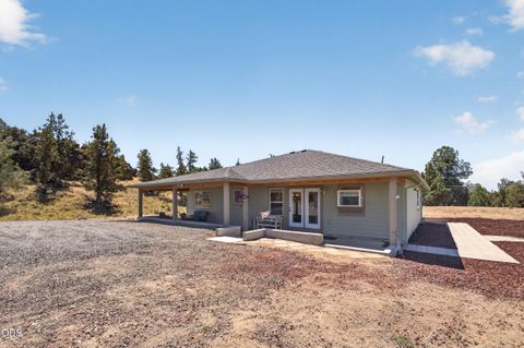 Photo of 4500 NW 52nd Street, Redmond, OR 97756 (MLS # 220223433)