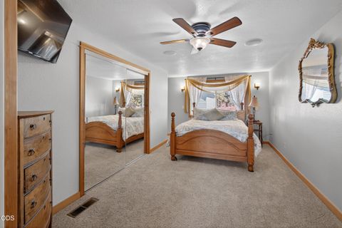 Tiny photo for 4500 NW 52nd Street, Redmond, OR 97756 (MLS # 220223433)