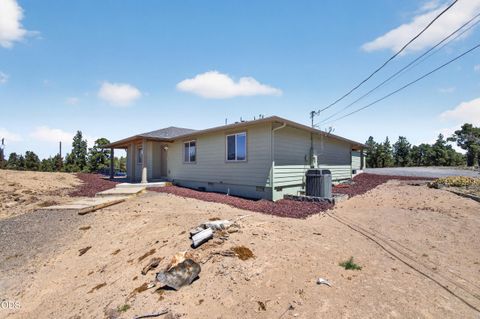 Tiny photo for 4500 NW 52nd Street, Redmond, OR 97756 (MLS # 220223433)