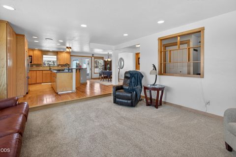 Tiny photo for 4500 NW 52nd Street, Redmond, OR 97756 (MLS # 220223433)