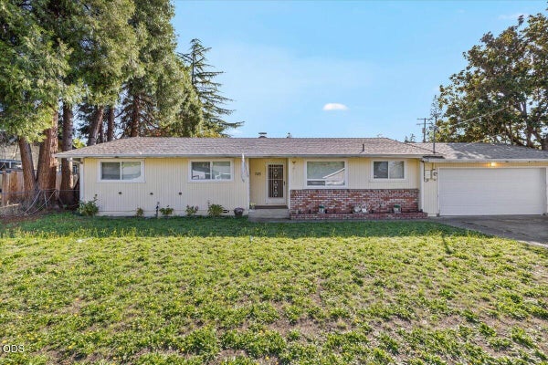 723 SW CYPRESS ST, GRANTS PASS, OR 97526 - Image 0dd1cc46df05e7b545e65057bb7bc447/3449267772