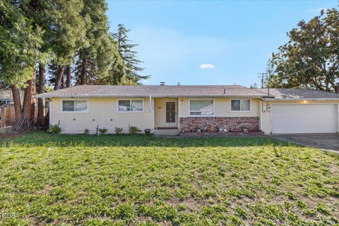 Photo of 723 SW Cypress Street, Grants Pass, OR 97526 (MLS # 220229261)