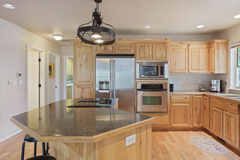 Tiny photo for 4681 SE Adobe Road, Prineville, OR 97754 (MLS # 220217058)