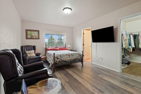 Tiny photo for 4681 SE Adobe Road, Prineville, OR 97754 (MLS # 220217058)