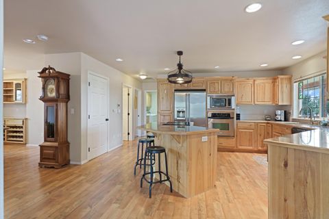 Tiny photo for 4681 SE Adobe Road, Prineville, OR 97754 (MLS # 220217058)