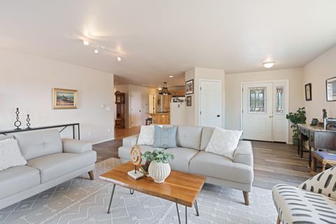 Tiny photo for 4681 SE Adobe Road, Prineville, OR 97754 (MLS # 220217058)