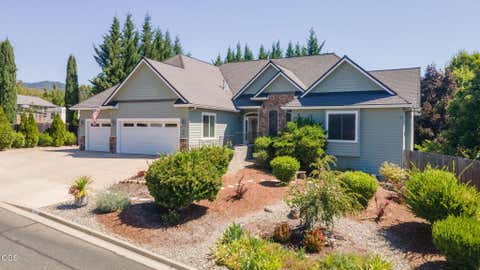 Photo of 109 NW Fall Run Drive, Grants Pass, OR 97526 (MLS # 220227054)
