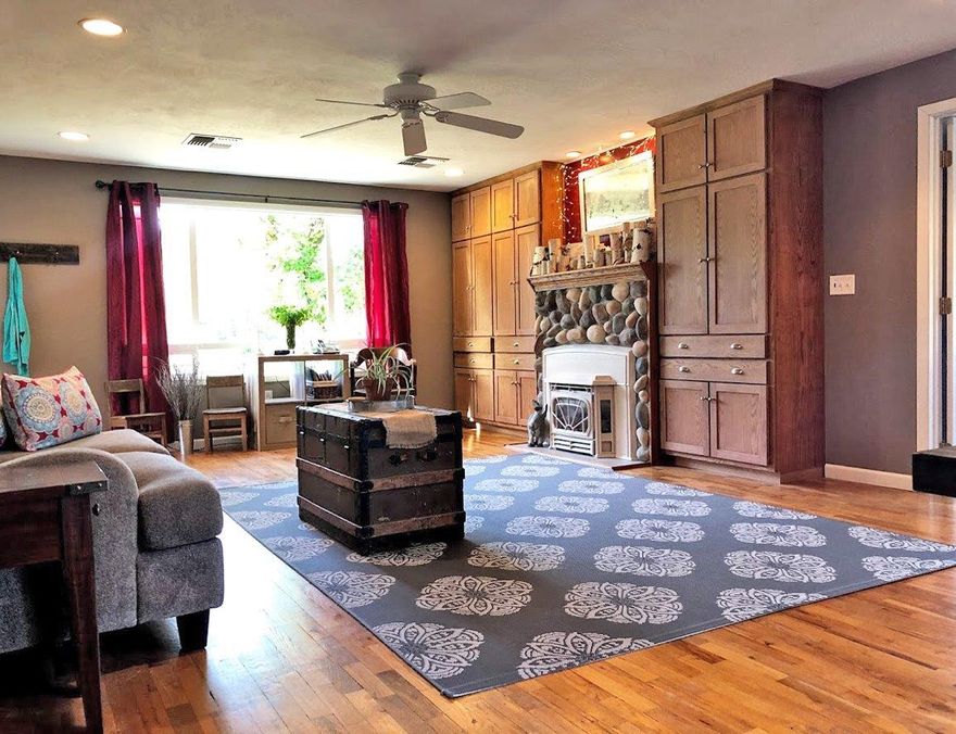 Here is your dream home in Southern Oregon with great views of the surrounding mountains and natural landscape. This ranch style house has a separate guest quarters on 4.68 acres. There is an approximate 32'x72' animal barn that has 6 stalls and an additional 32'x26' shop area. Additionally, there is a 20'x24' garage and 12'x24' storage shed offers great storage. Very useable pasture with flood irrigation allows for multiple uses for this property.