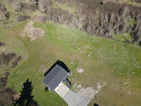 Tiny photo for 8835 Williams Highway, Grants Pass, OR 97527 (MLS # 220220216)
