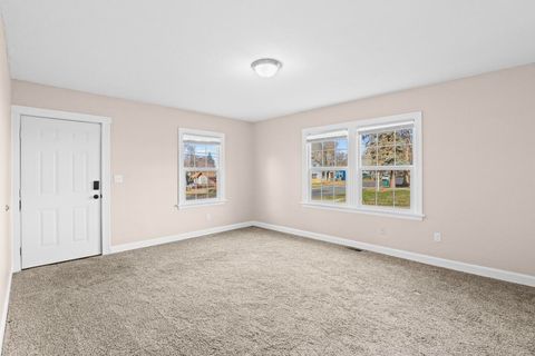 Tiny photo for 703 Mitchell Street, Klamath Falls, OR 97601 (MLS # 220212255)