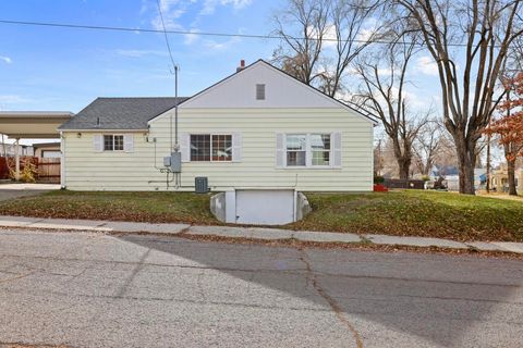 Tiny photo for 703 Mitchell Street, Klamath Falls, OR 97601 (MLS # 220212255)