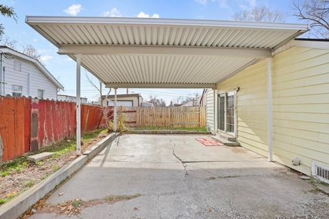 Tiny photo for 703 Mitchell Street, Klamath Falls, OR 97601 (MLS # 220212255)