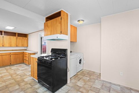 Tiny photo for 703 Mitchell Street, Klamath Falls, OR 97601 (MLS # 220212255)