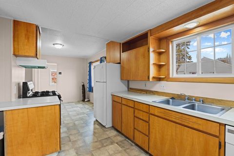 Tiny photo for 703 Mitchell Street, Klamath Falls, OR 97601 (MLS # 220212255)
