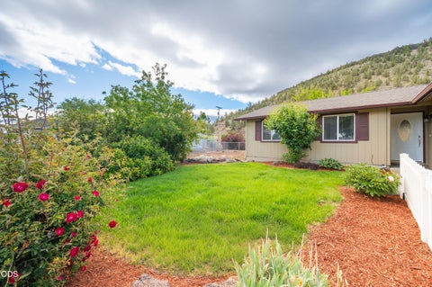 Tiny photo for 1029 SE Algonquian Loop, Prineville, OR 97754 (MLS # 220223055)