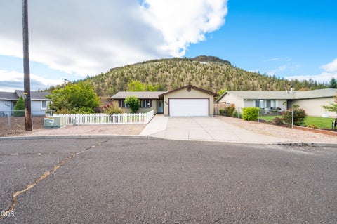 Tiny photo for 1029 SE Algonquian Loop, Prineville, OR 97754 (MLS # 220223055)