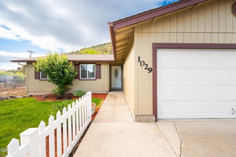Tiny photo for 1029 SE Algonquian Loop, Prineville, OR 97754 (MLS # 220223055)