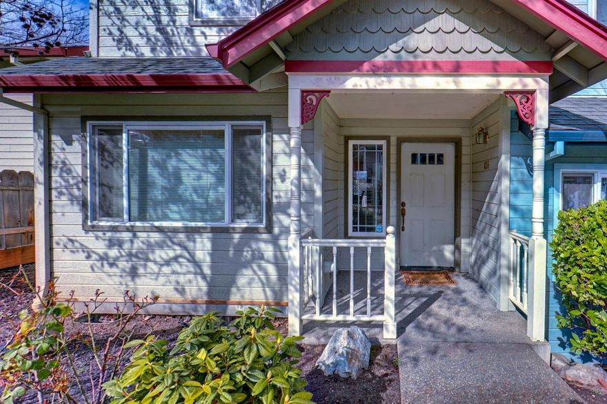 Affordable in Ashland! This end unit, quality built condominium is located near shopping and medical facilities. This condo features 2bd, 1.5 bath, a spacious living room and bedrooms and beautiful mountain views. Additionally, you'll find plenty of storage, sliding glass door off the kitchen dining area to access the lovely small backyard, common area with pool, pond and waterfalls. 2 assigned parking places. Come see today!