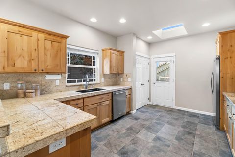 Tiny photo for 2880 NE Rainier Drive, Bend, OR 97701 (MLS # 220211640)