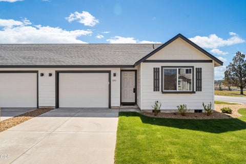 Tiny photo for 891 SE Starview Avenue, Madras, OR 97741 (MLS # 220224228)