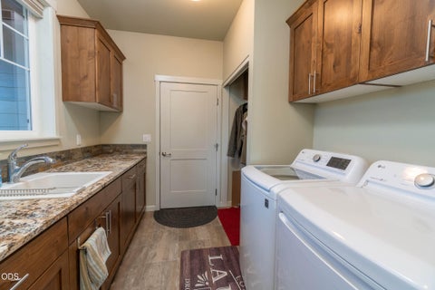Tiny photo for 17101 SE Hopi Road, Prineville, OR 97754 (MLS # 220224527)