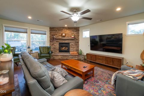 Tiny photo for 17101 SE Hopi Road, Prineville, OR 97754 (MLS # 220224527)