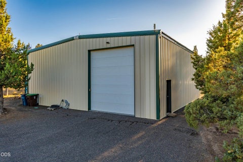 Tiny photo for 17101 SE Hopi Road, Prineville, OR 97754 (MLS # 220224527)