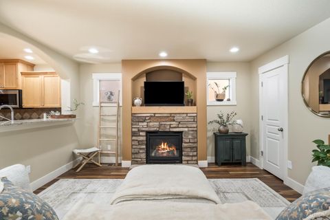 Tiny photo for 63137 Britta Street, Bend, OR 97703 (MLS # 220219663)
