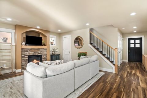 Tiny photo for 63137 Britta Street, Bend, OR 97703 (MLS # 220219663)