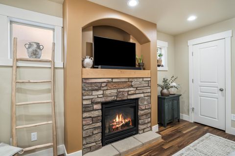 Tiny photo for 63137 Britta Street, Bend, OR 97703 (MLS # 220219663)