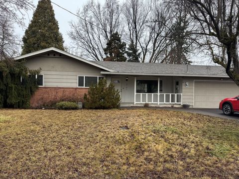 Photo of 4785 Onyx Drive, Klamath Falls, OR 97603 (MLS # 220212497)