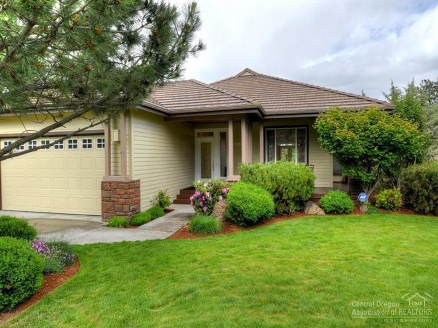 River view home with spectacular central location to shopping and downtown. Fresh extensive remodel with refinished hardwood floors, new carpets, tile, appliances, paint, and more. Golf course views out the front, river views from deck. Perfect size home for downsizers looking for views, low maintenance, and close proximity. Vacant and easy to show. Use of the Riverhouse Pool and River's Edge tennis courts & front landscape maintenance included with HOA membership. Main level living. Two car attached garage