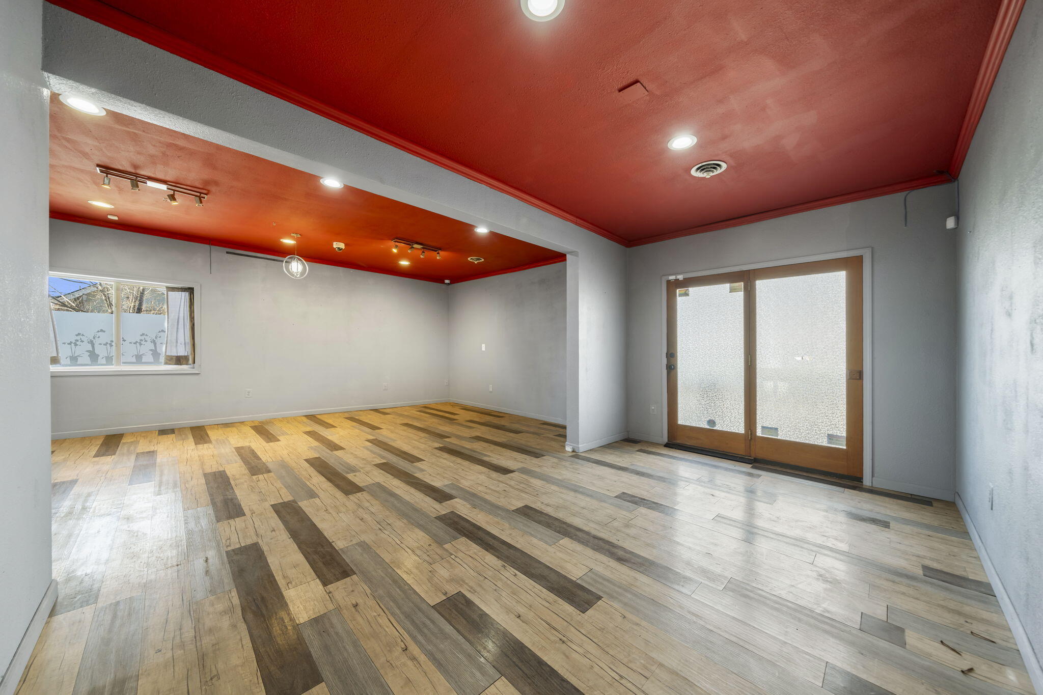 Terminal - Commercial Sale