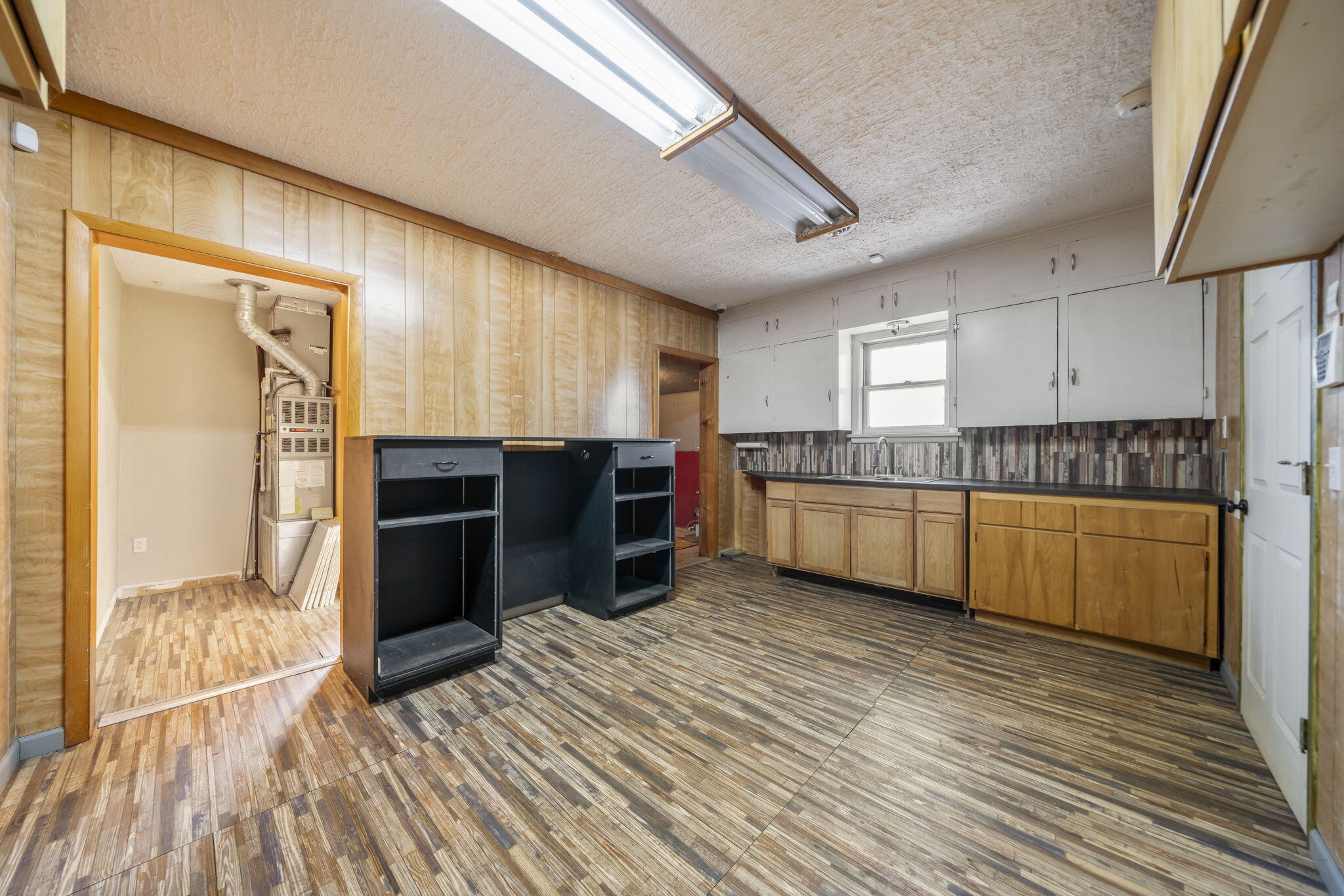 Terminal - Commercial Sale