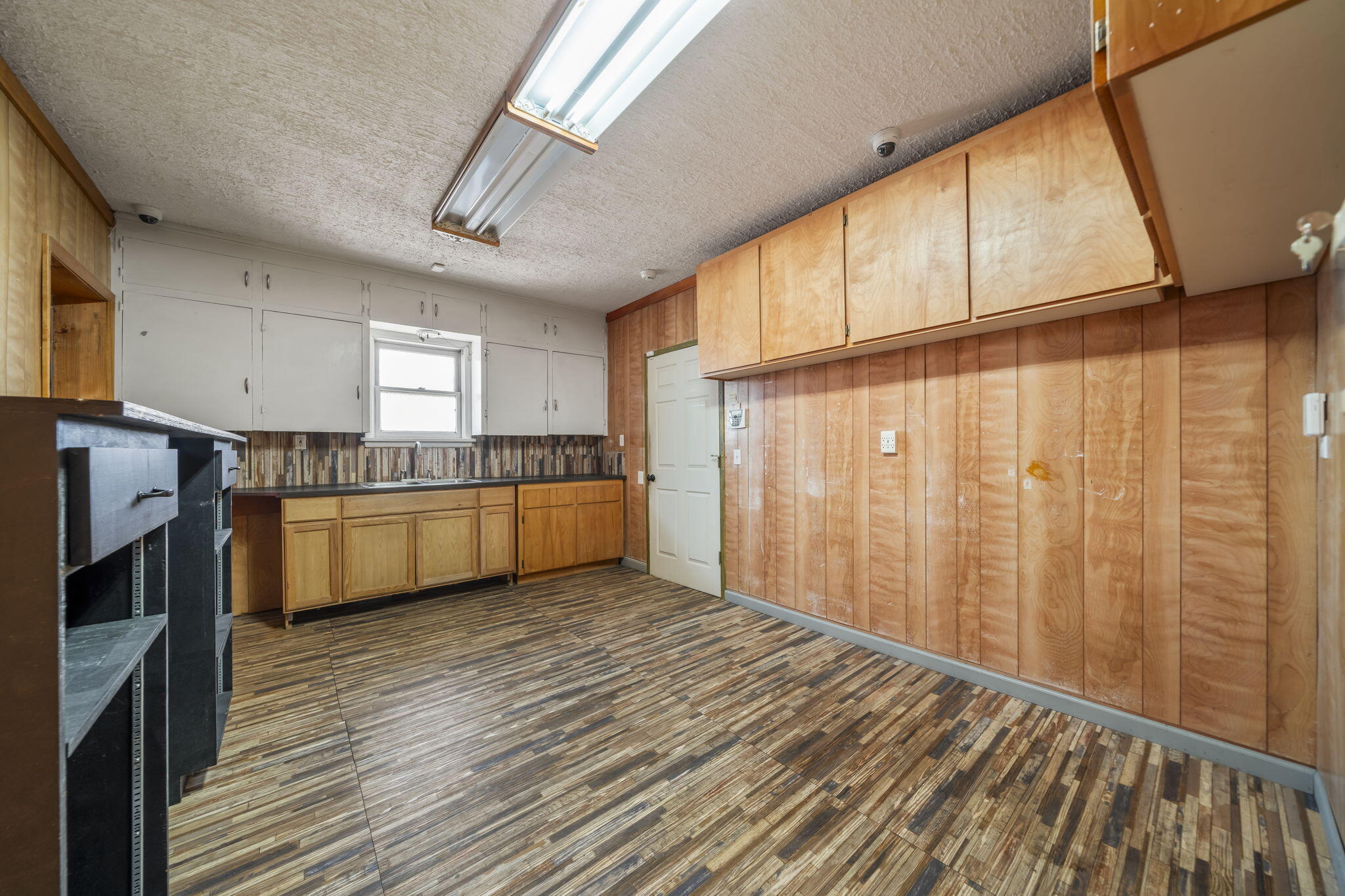 Terminal - Commercial Sale