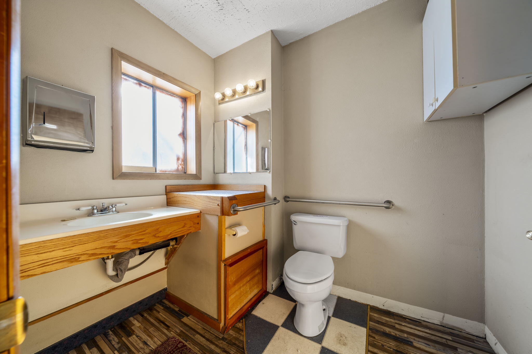 Terminal - Commercial Sale