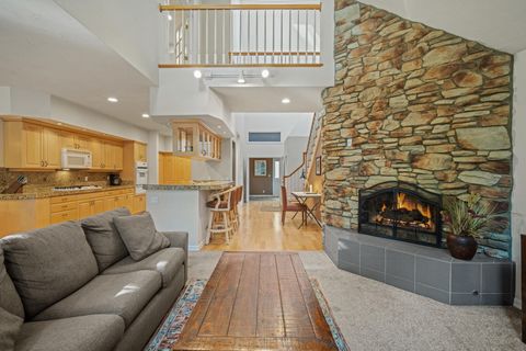 Tiny photo for 57022 Peppermill Circle #21A, Sunriver, OR 97707 (MLS # 220211653)