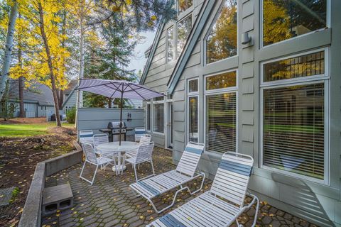 Tiny photo for 57022 Peppermill Circle #21A, Sunriver, OR 97707 (MLS # 220211653)