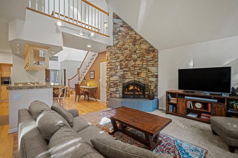 Tiny photo for 57022 Peppermill Circle #21A, Sunriver, OR 97707 (MLS # 220211653)