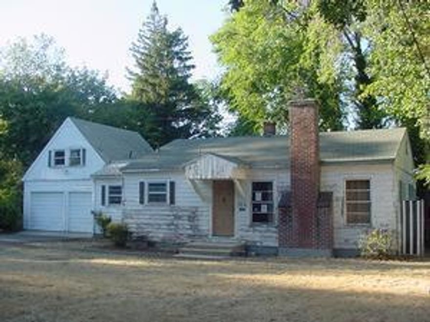 This is a Fannie Mae homepath property. Great Investor opportunity. Large front yard, fenced in backyard. Hardwood flooring throughout most of home. Spacious family area with cozy fireplace. Good size kitchen. Studio apartment over garage. Home has lots of potential!