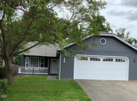 Photo of 168 SE Independence Drive, Grants Pass, OR 97527 (MLS # 220229598)