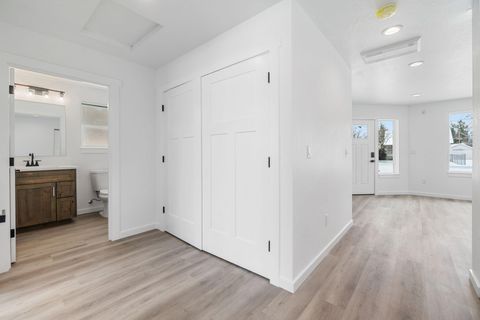 Tiny photo for 5963 Delaware Avenue, Klamath Falls, OR 97603 (MLS # 220215843)