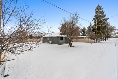 Tiny photo for 5963 Delaware Avenue, Klamath Falls, OR 97603 (MLS # 220215843)