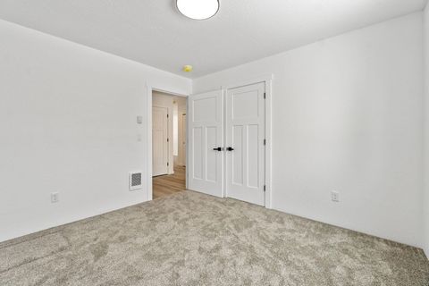 Tiny photo for 5963 Delaware Avenue, Klamath Falls, OR 97603 (MLS # 220215843)