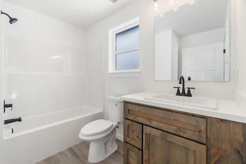 Tiny photo for 5963 Delaware Avenue, Klamath Falls, OR 97603 (MLS # 220215843)