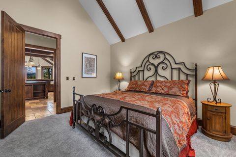 Tiny photo for 56373 Trailmere Circle, Bend, OR 97707 (MLS # 220219693)