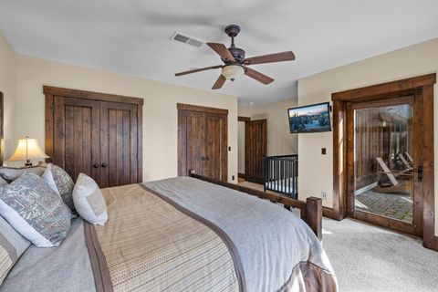 Tiny photo for 56373 Trailmere Circle, Bend, OR 97707 (MLS # 220219693)