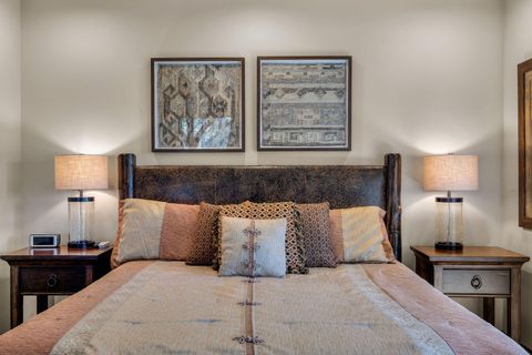 Tiny photo for 56373 Trailmere Circle, Bend, OR 97707 (MLS # 220219693)