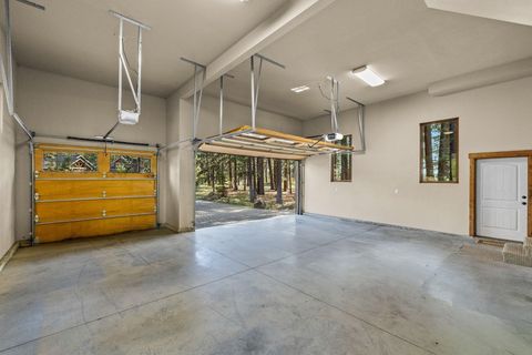 Tiny photo for 56373 Trailmere Circle, Bend, OR 97707 (MLS # 220219693)