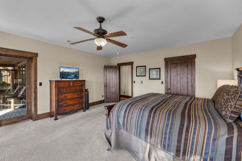 Tiny photo for 56373 Trailmere Circle, Bend, OR 97707 (MLS # 220219693)